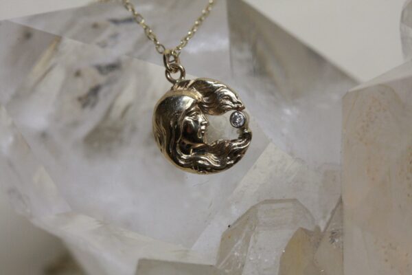 14k Gold Moon Woman Necklace with Diamond